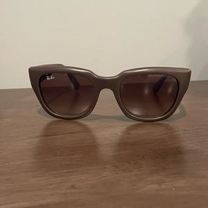 Brand New Ray-Ban 4178 Sunglasses